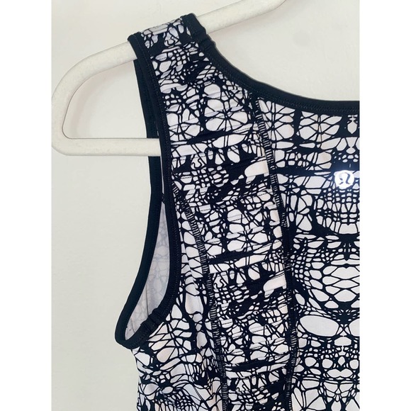 COPY - Lululemon women’s size 6 stay on course black and white athletic tank 00… - Picture 7 of 10